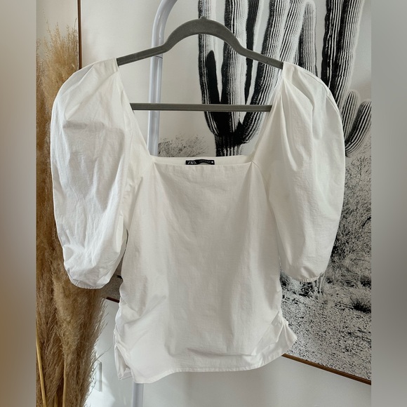 Crisp white top from Zara in size small. Stretchy, square neck, puff sleeves. - Picture 5 of 13